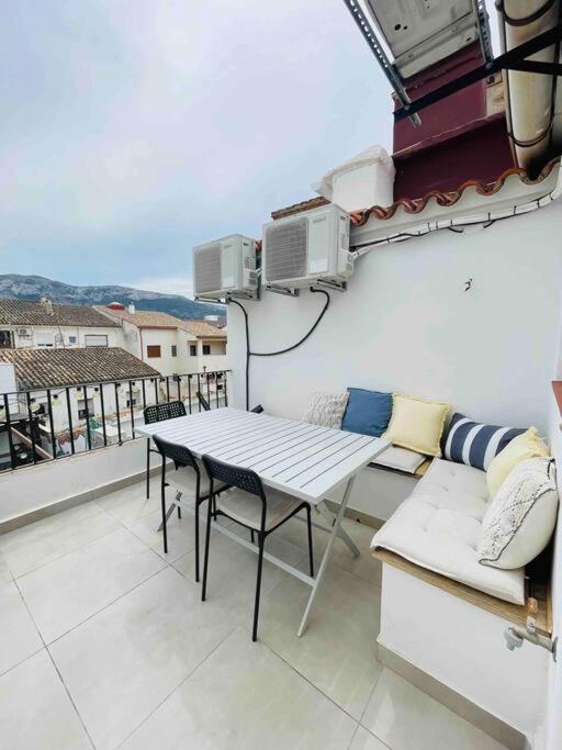 Attic Apartment In Old Town Дения Екстериор снимка
