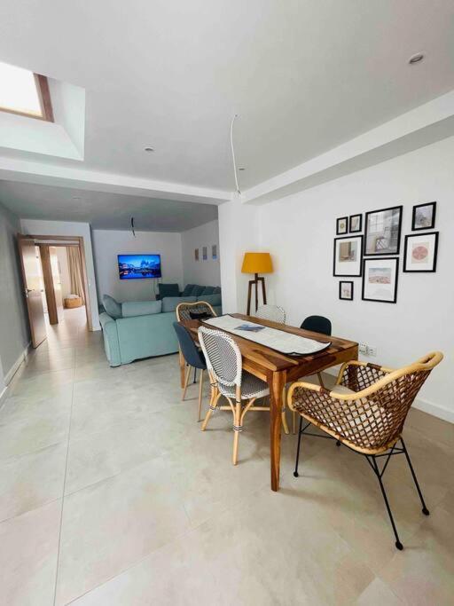Attic Apartment In Old Town Дения Екстериор снимка